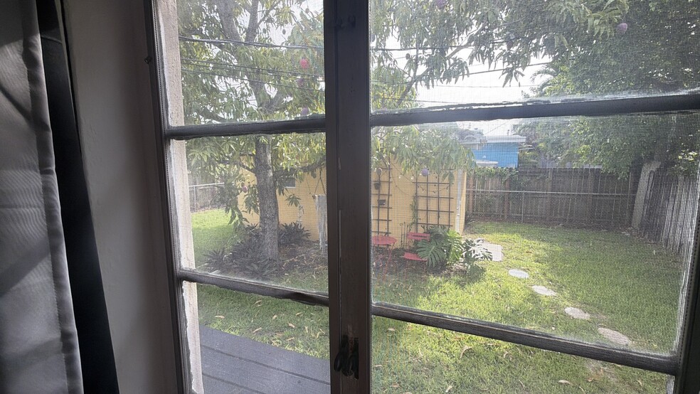 Real Yard Window - 2770 SW 30th Ave