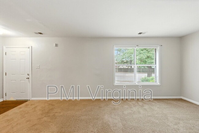 Building Photo - 949 Park Ave