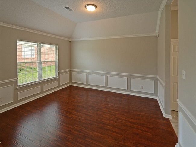 Building Photo - 3 Bed, 2 bath with over 2000 sq feet near Riverdale and Stateline Rd