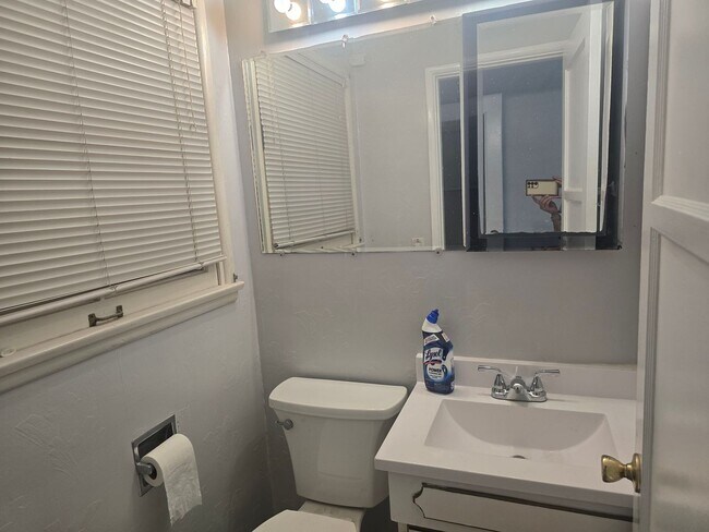 Building Photo - Singe House in garden Grove for Lease