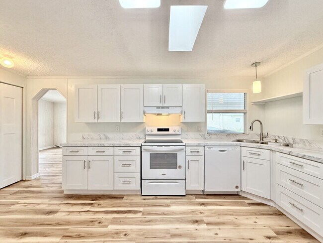 Building Photo - 43 Sargent St