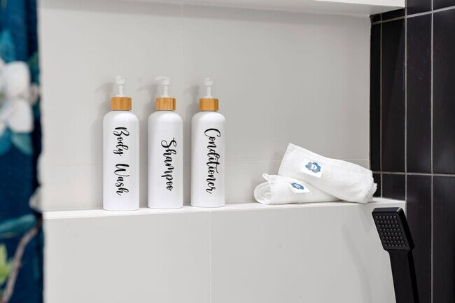 Building Photo - 318 W Grand Ave