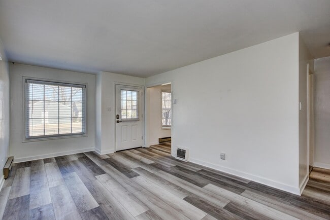 Building Photo - 1006 N 27th St