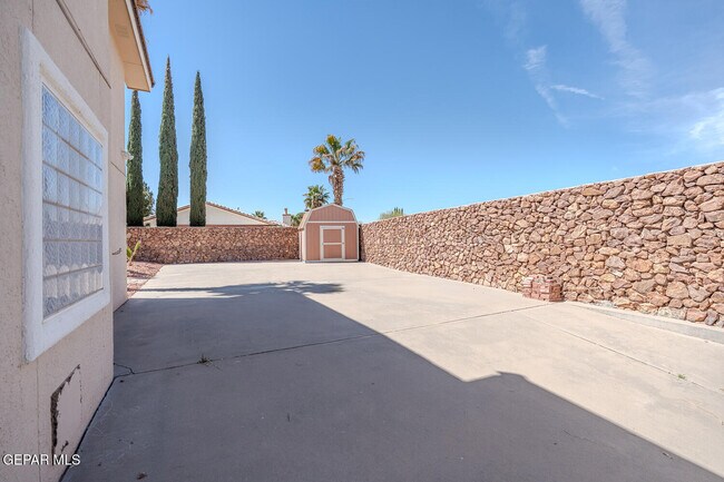 Building Photo - 2066 Paseo Del Prado Dr