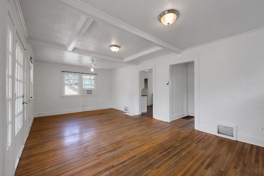 Building Photo - 922 21st St