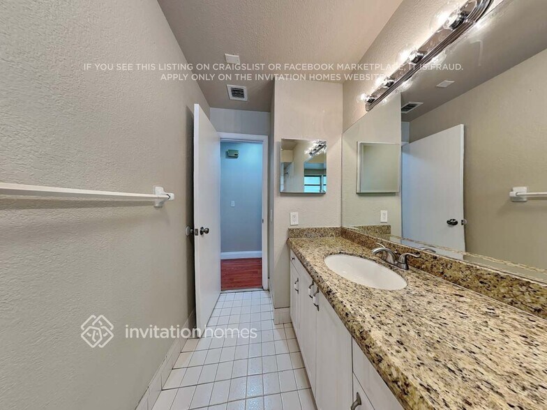 Building Photo - 1301 NW 76th Ave
