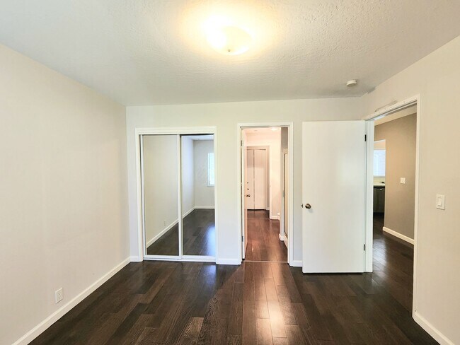 Building Photo - 2 bedroom 2 bath condo home in North San Mateo