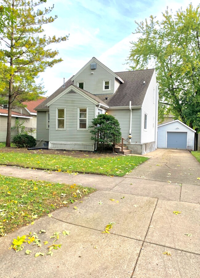 Building Photo - 2505 Dahle St