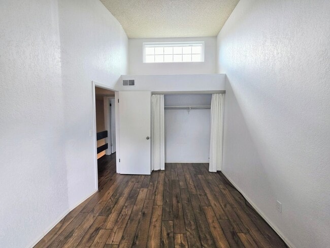Building Photo - 3110 Van Teylingen Dr