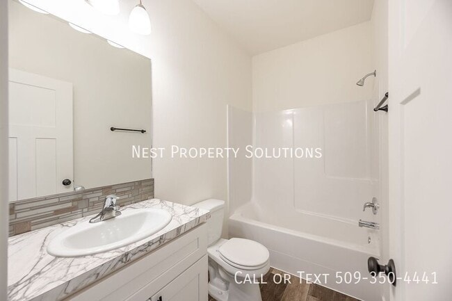 Building Photo - 164 E Montmorency-A