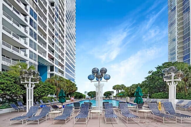 Building Photo - 1717 N Bayshore Dr