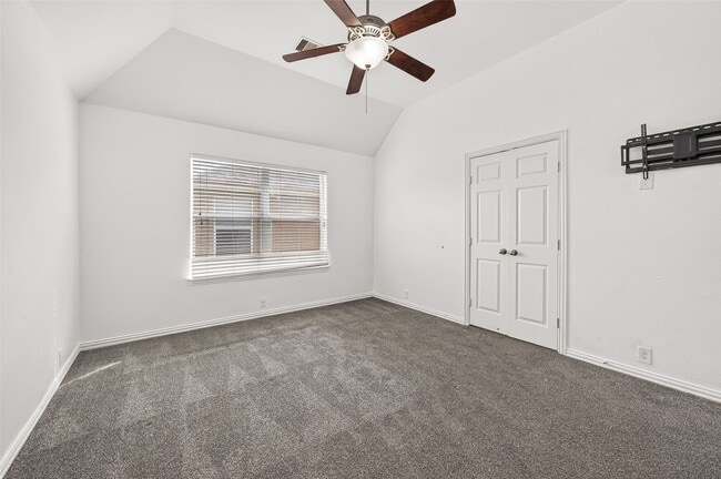 Building Photo - 5519 Jay Thrush Dr