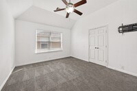 Building Photo - 5519 Jay Thrush Dr