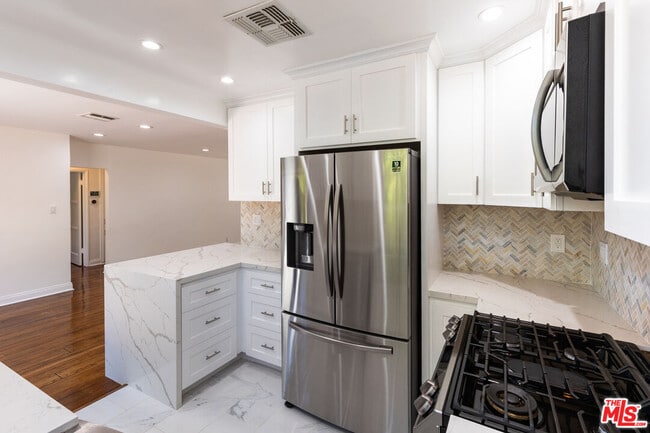 Building Photo - 5162 Lindley Ave