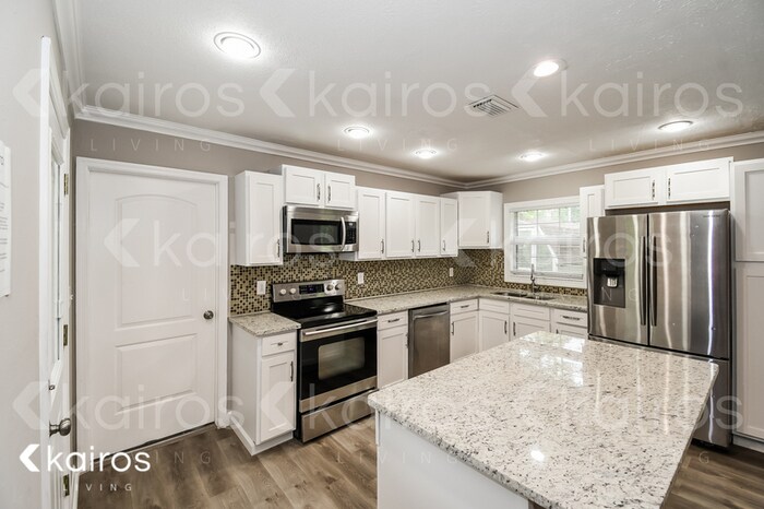 Building Photo - 1169 SE Magnolia Loop