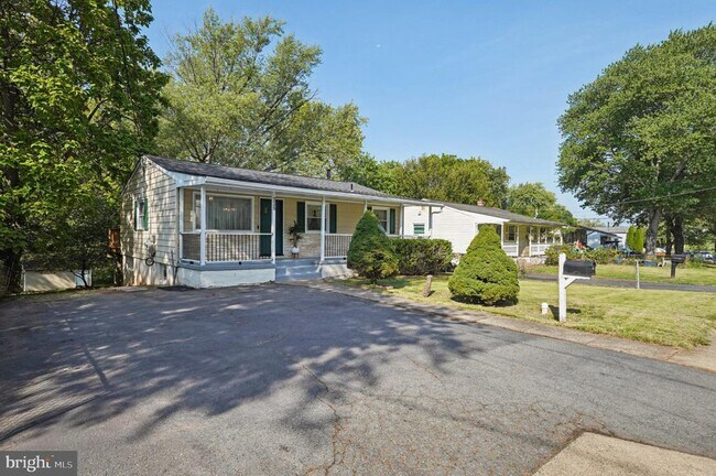 Building Photo - 229 Cabbel Dr