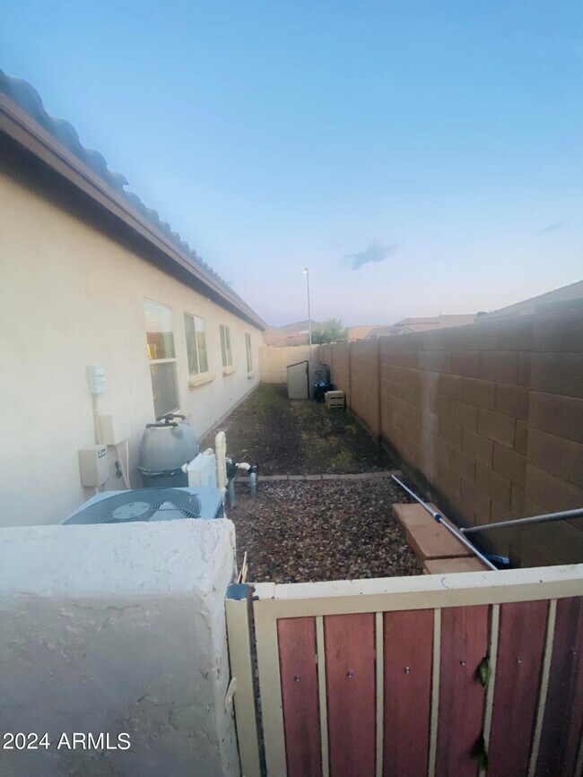 Building Photo - 5230 W Redbird Rd