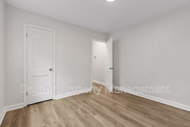 Building Photo - 1610 Parkway Dr