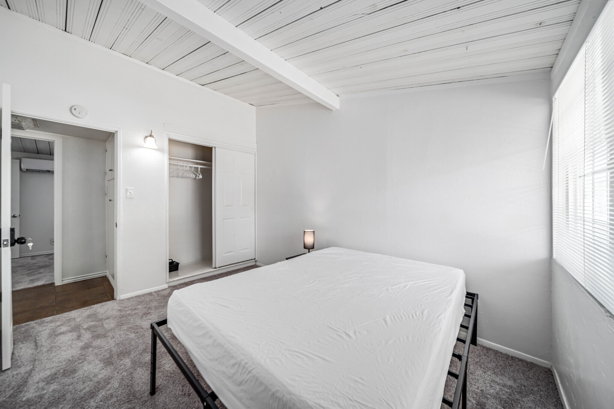 Rooms for Rent-Room 4 - 45426 10th St W