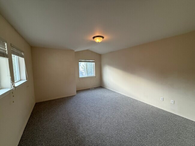 Building Photo - 1608 Hollow Dale Pl
