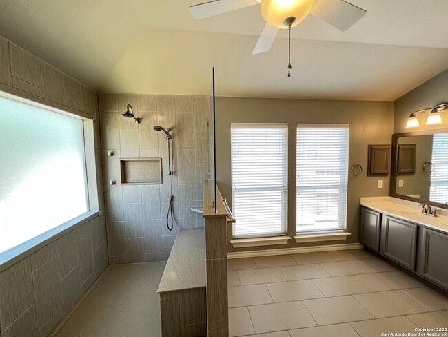 Building Photo - 1303 Bluff Forest