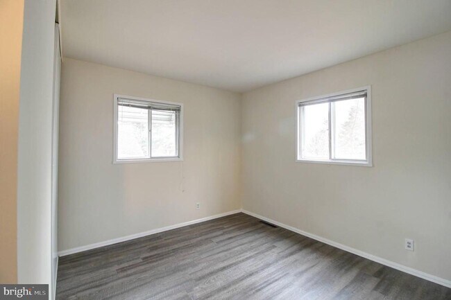 Building Photo - 219 Thomas Ave