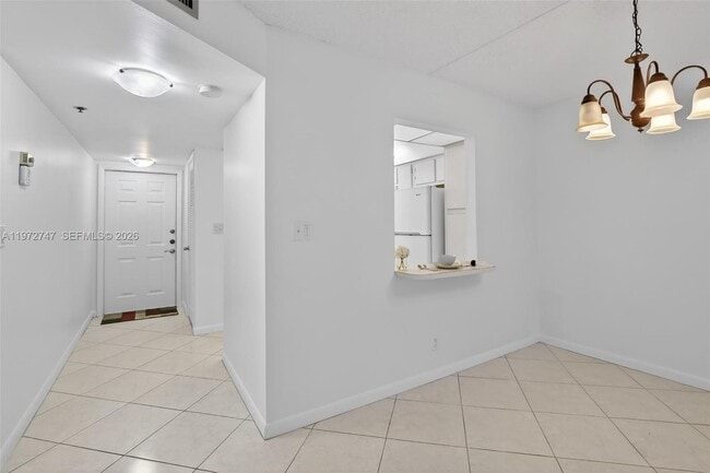 Building Photo - 3300 W Rolling Hills Cir