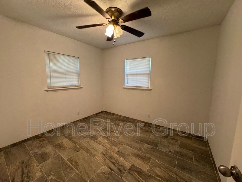Building Photo - 5757 Antoinette Ln