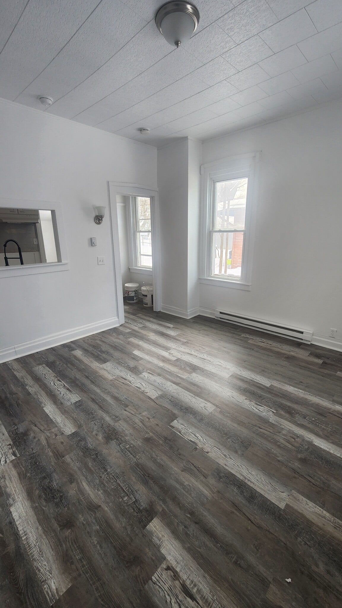 Building Photo - 32 E 2nd St