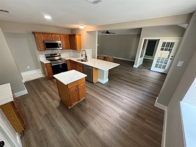 Building Photo - 2710 Vistaview Dr