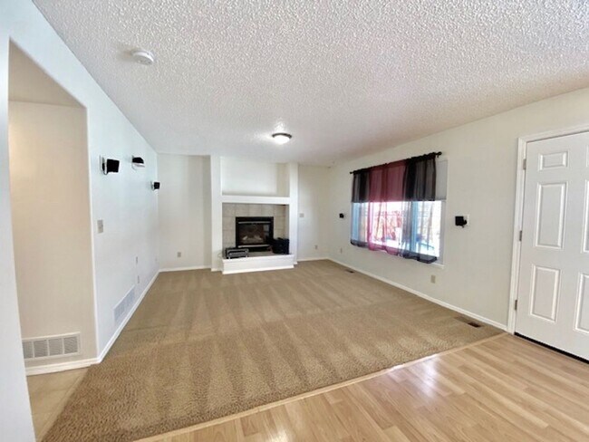 Building Photo - Spacious Briargate 4 Bedroom/3.5 Bathroom Home with huge Yard
