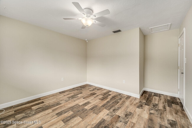 Building Photo - 458 Sandpiper Dr