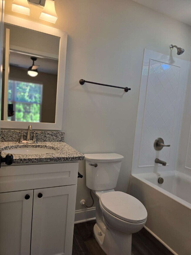 Building Photo - 2 Bedroom Townhomes Near Downtown Mebane for $1495