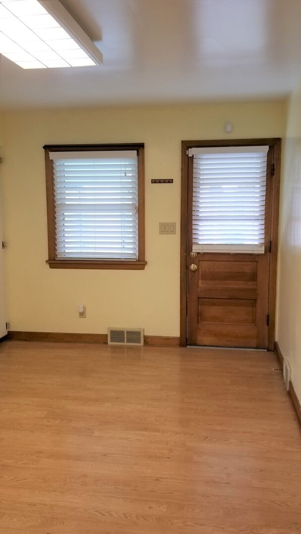Building Photo - CHECK ME OUT!  3 Bedrooms, 2 Full Baths, B...