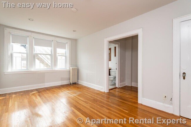 Building Photo - 136 Highland Ave