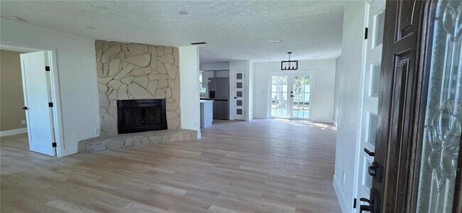 Building Photo - 3206 Las Brisas Dr