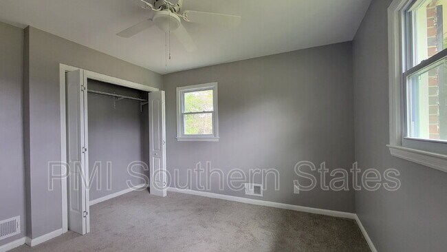 Building Photo - 104 Madison Cir