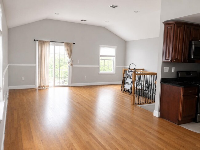 Building Photo - 302 Terrace Ave