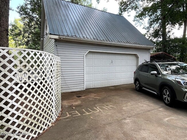 Building Photo - 8879 Cliffdale Rd