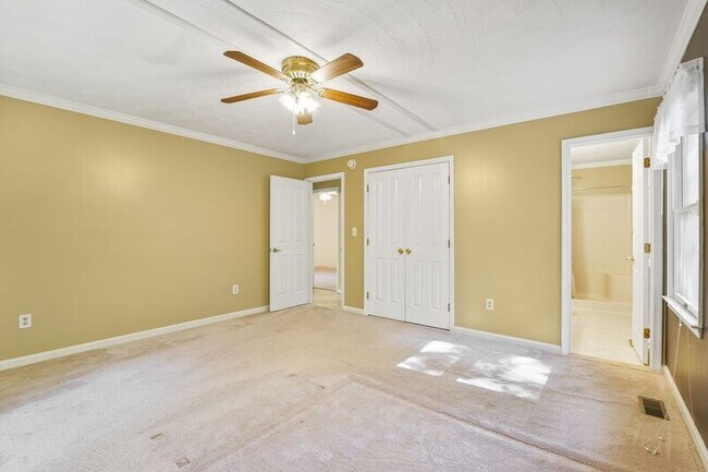 Building Photo - 8170 Linda Ln