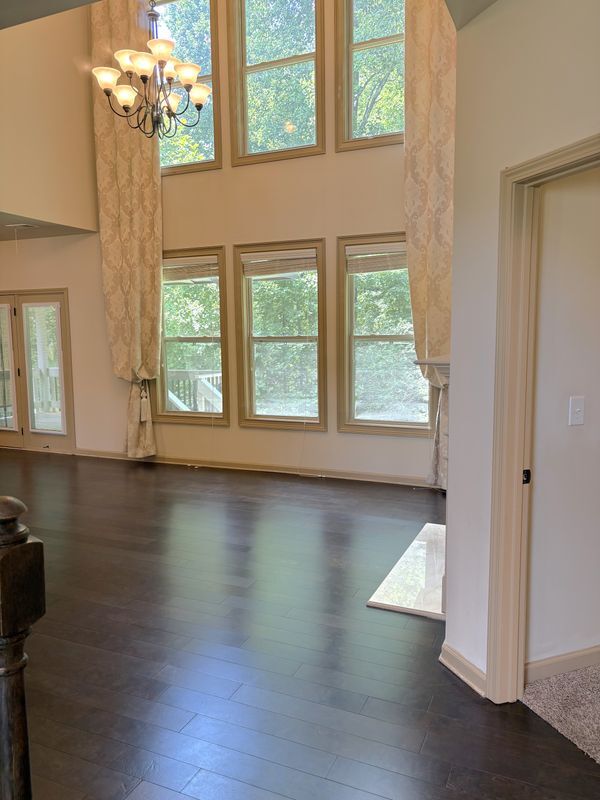 Building Photo - 4950 Belcrest Way