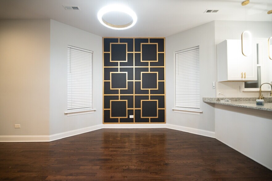 Building Photo - 7522 S Langley Ave