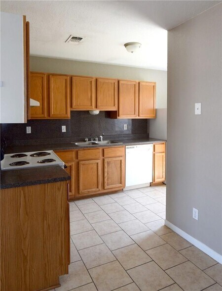 Building Photo - 3208 Hereford Ln