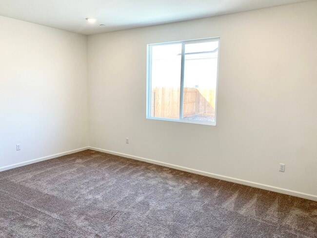 Building Photo - Spacious 4-Bed, 2-Bath Single-Level Home Near Boris Elementary