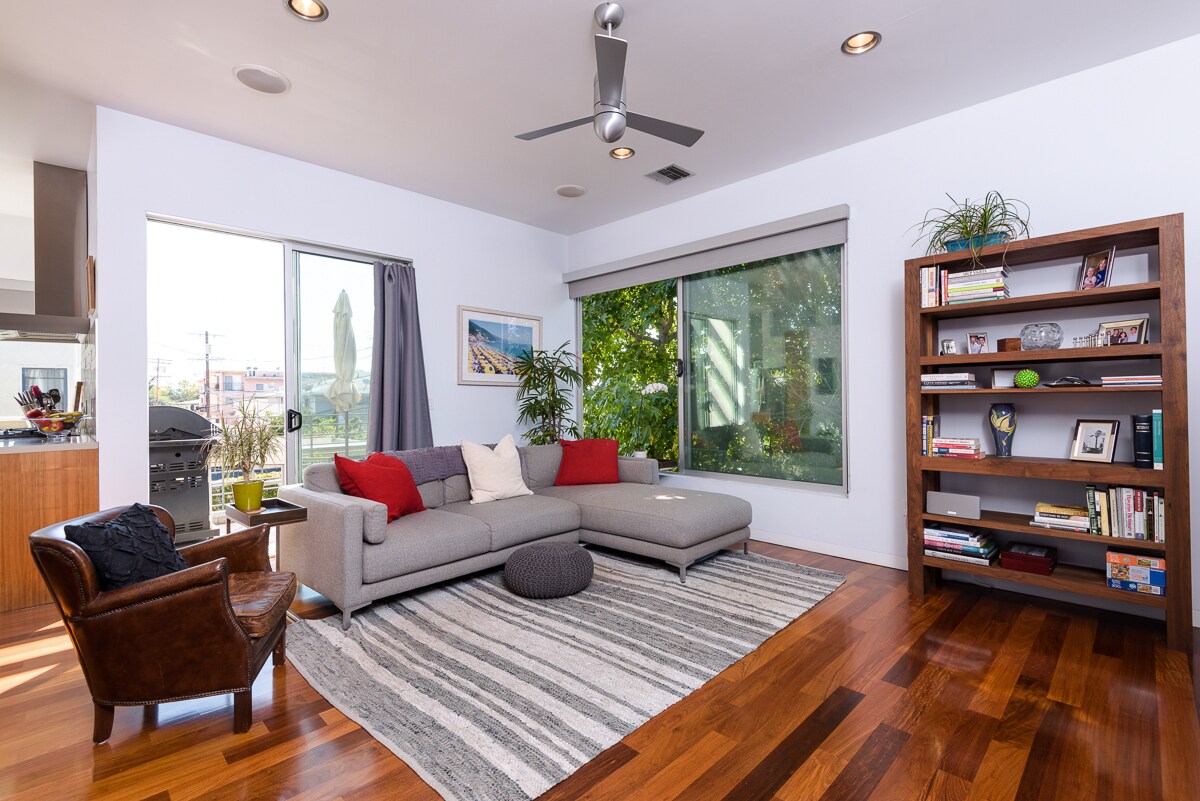 Building Photo - 1513 S Orange Grove Ave