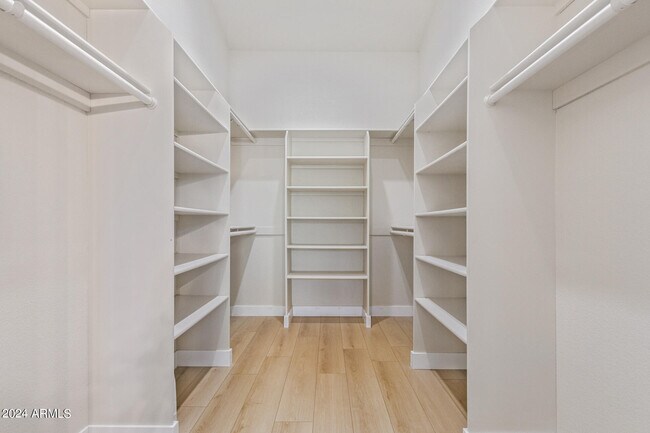 Building Photo - 1413 W Coral Reef Dr