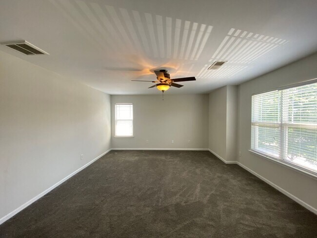 Building Photo - 115 N Field Dr