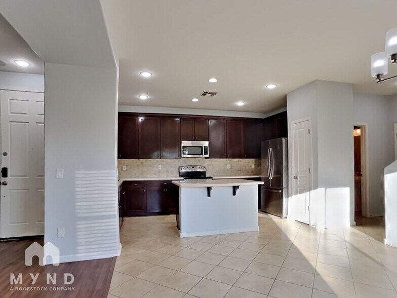 Building Photo - 17855 N 114th Dr