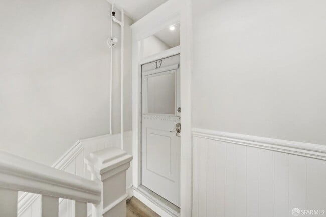 Building Photo - 202 (17-19 Card Aly)