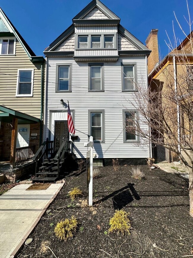 Building Photo - 715 N Beatty St